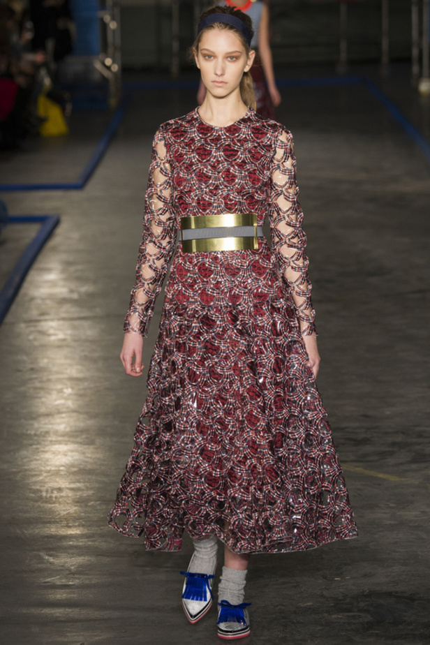 Roksanda Ilincic: معرض من الفنون بتصاميم راقية