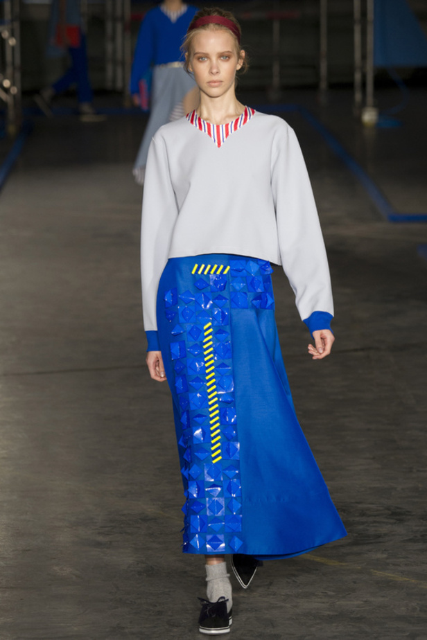 Roksanda Ilincic: معرض من الفنون بتصاميم راقية