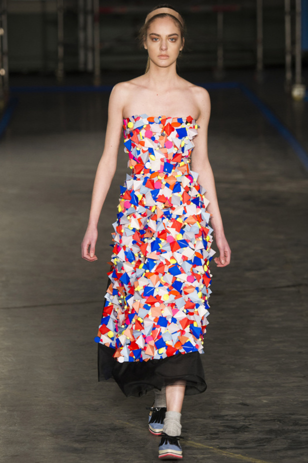 Roksanda Ilincic: معرض من الفنون بتصاميم راقية