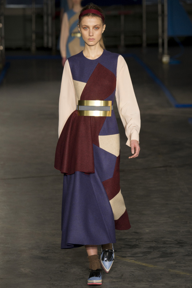 Roksanda Ilincic: معرض من الفنون بتصاميم راقية