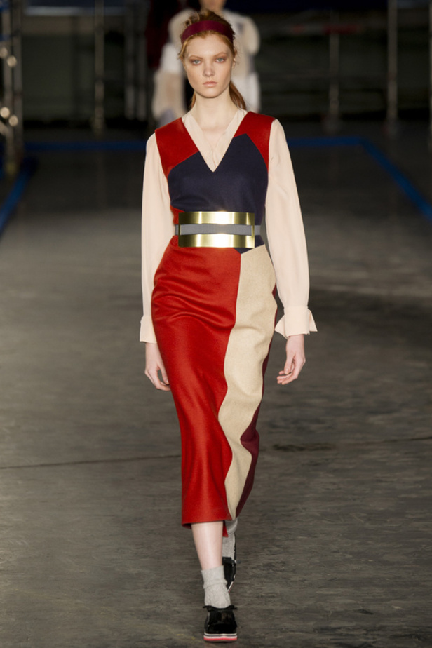 Roksanda Ilincic: معرض من الفنون بتصاميم راقية