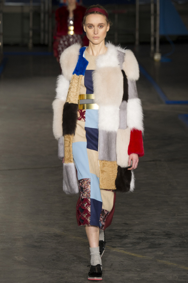 Roksanda Ilincic: معرض من الفنون بتصاميم راقية