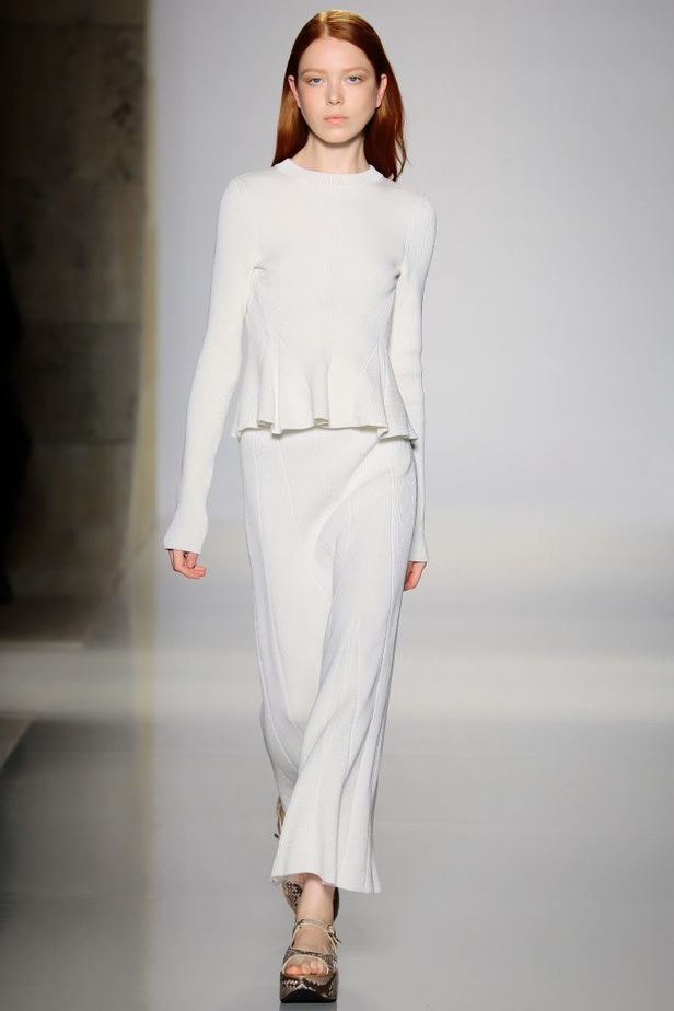 Victoria Beckham تخرج عن التقليدي بمجموعة عملية وعصرية!