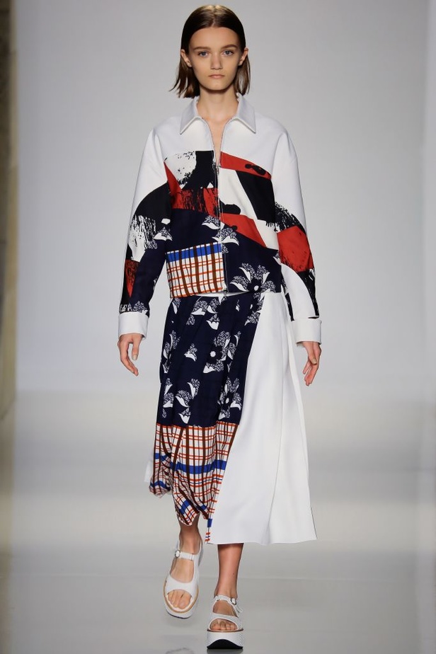 Victoria Beckham تخرج عن التقليدي بمجموعة عملية وعصرية!