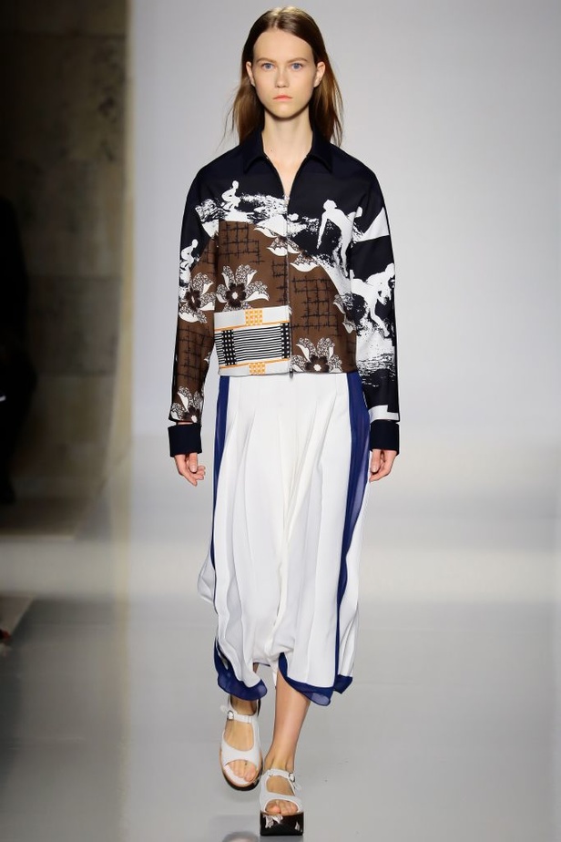 Victoria Beckham تخرج عن التقليدي بمجموعة عملية وعصرية!