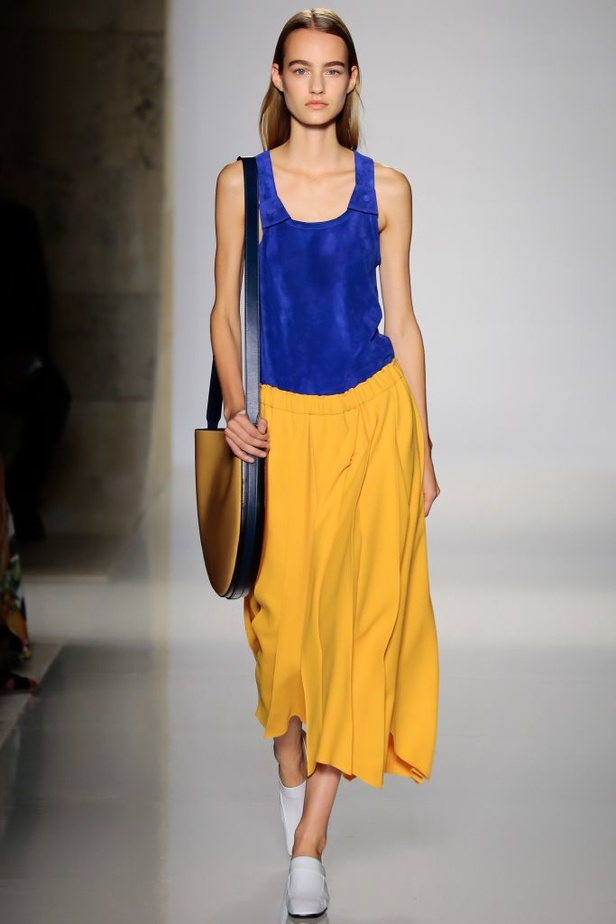 Victoria Beckham تخرج عن التقليدي بمجموعة عملية وعصرية!