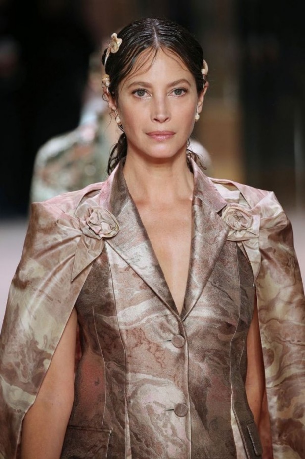 عرض أزياء فندي الهوت كوتور لربيع وصيف 2021 ضمن أسبوع الموضة في باريس !