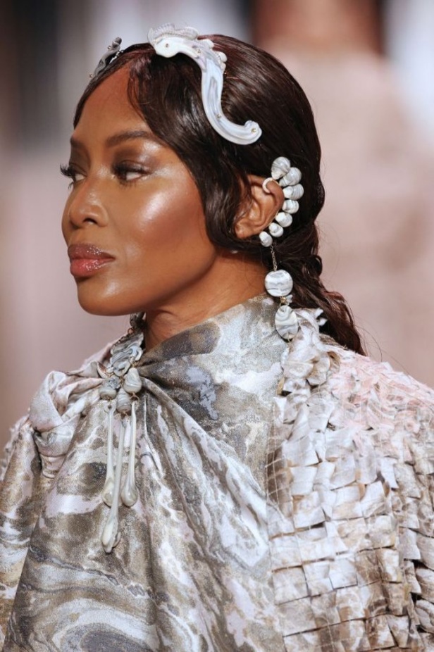 عرض أزياء فندي الهوت كوتور لربيع وصيف 2021 ضمن أسبوع الموضة في باريس !