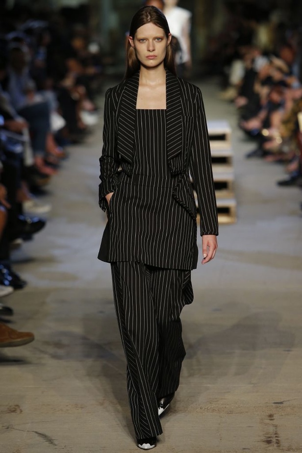 لوحة تأملية من Givenchy في مجموعة ربيع وصيف 2016