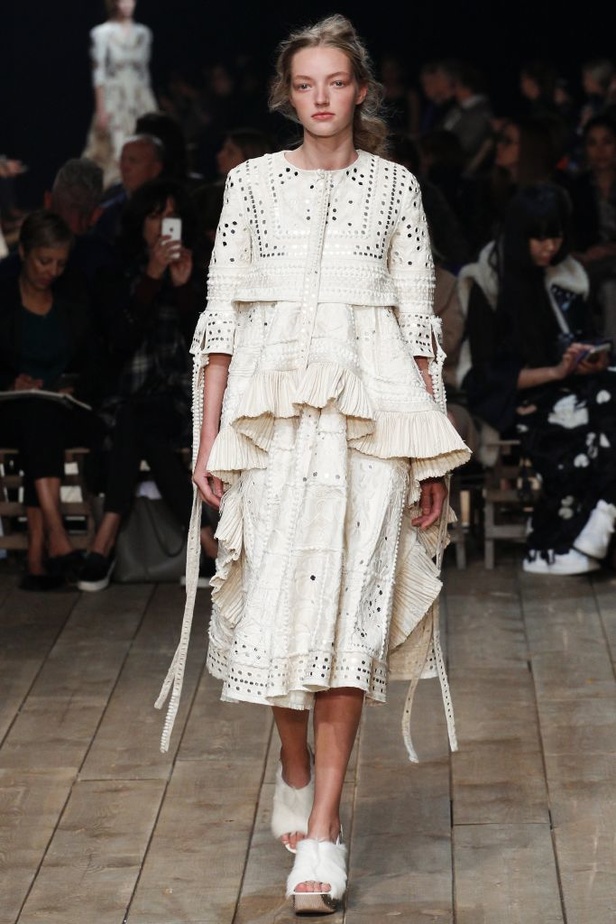 مجموعة Alexander McQueen لربيع و صيف 2016