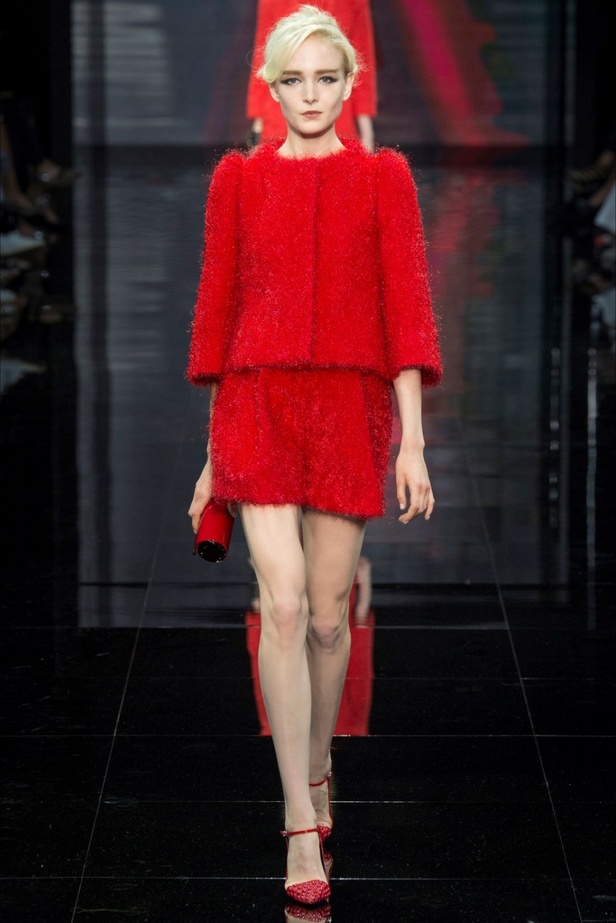 إحتفال مبكر  بعيد الحب في عرض Armani Prive!