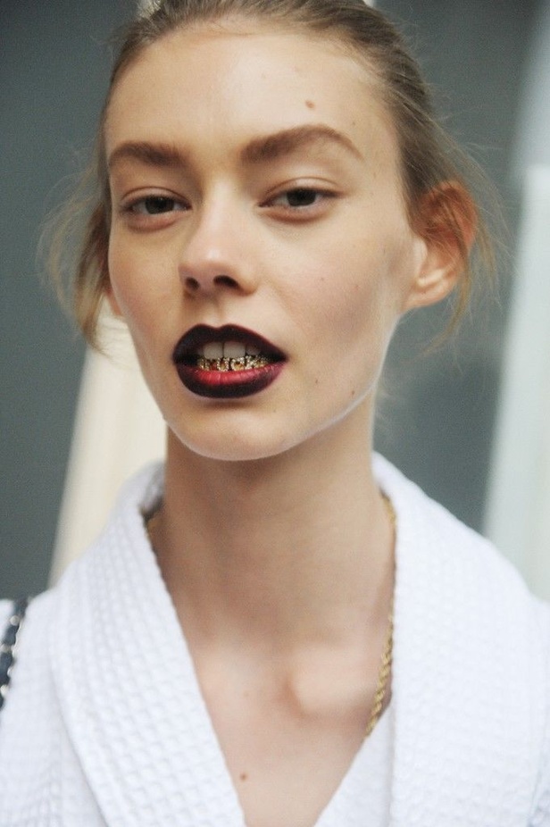 فرساتشي ترسم خيوطا جديدة في اسبوع الهوت كوتور