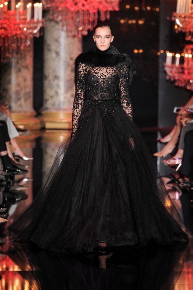 Elie Saab  يُدخلنا قصر الأنوار!