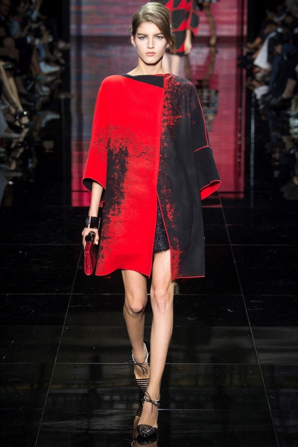 إحتفال مبكر  بعيد الحب في عرض Armani Prive!