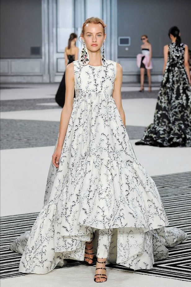 Giambattista Valli حلم صيفي لموسم خريفي بارد