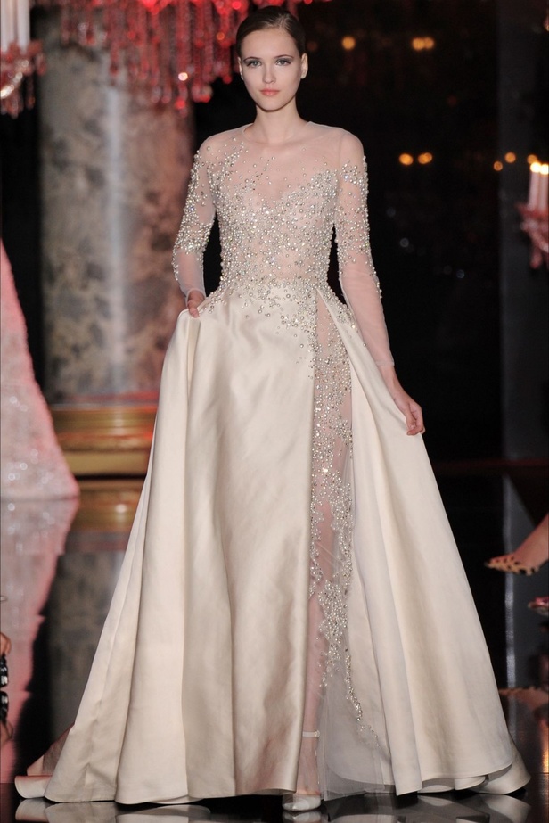 Elie Saab  يُدخلنا قصر الأنوار!