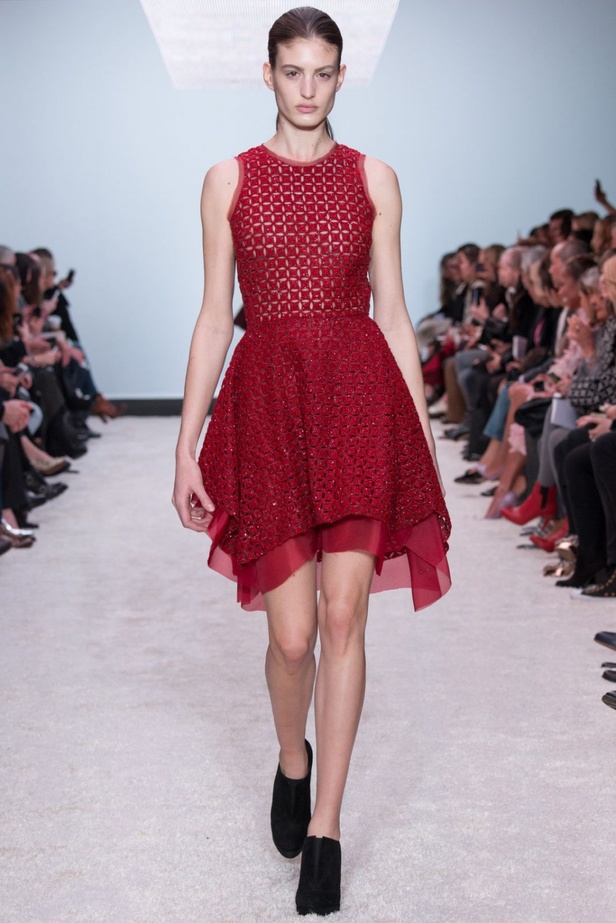 الشتاء يتحول الى ربيع في مجموعة Giambattista Valli