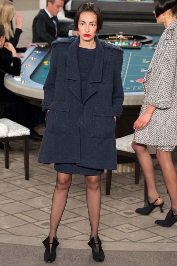 شانيل تقتحم الموضة الراقية للأسود والأبيض