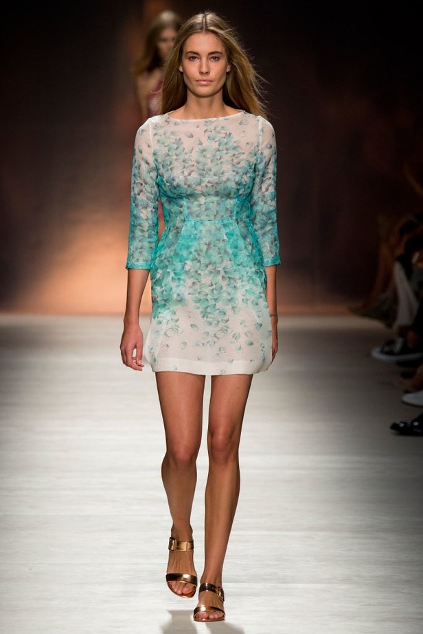 رومنسية Blumarine تنعكس بشفافية على المجموعة الجديدة