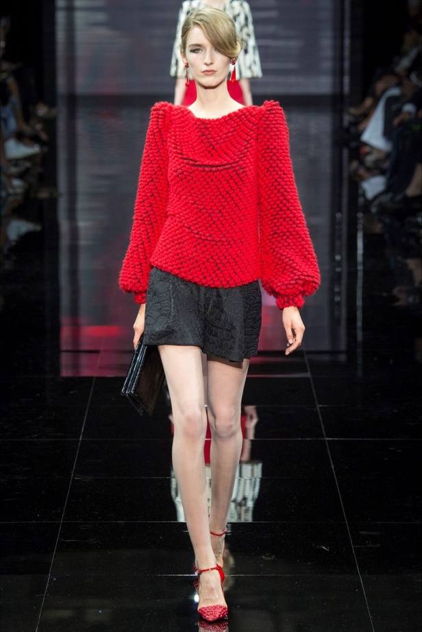 إحتفال مبكر  بعيد الحب في عرض Armani Prive!