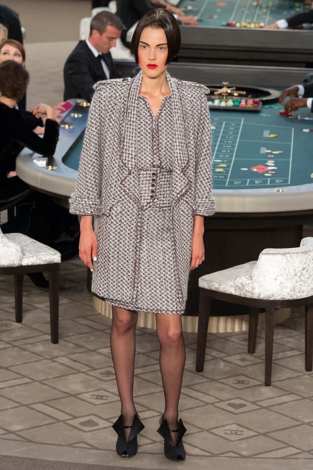 شانيل تقتحم الموضة الراقية للأسود والأبيض