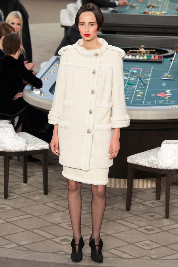 شانيل تقتحم الموضة الراقية للأسود والأبيض