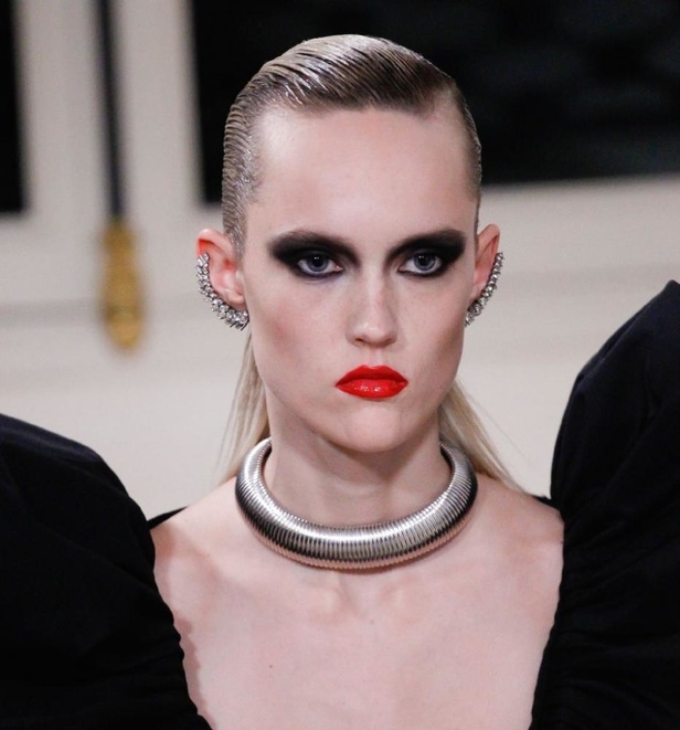 عرض سان لوران لخريف وشتاء 2016-2017