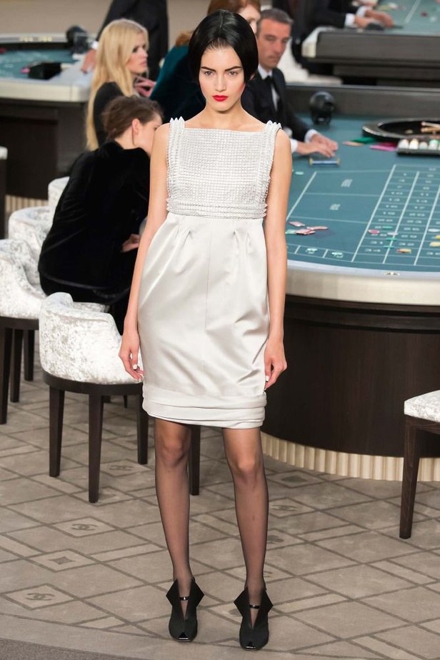 شانيل تقتحم الموضة الراقية للأسود والأبيض