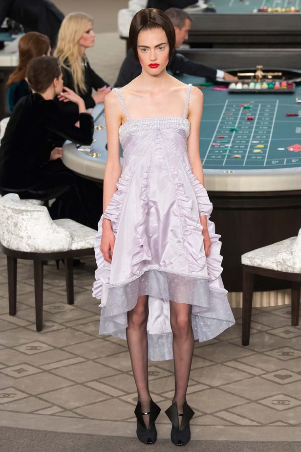 شانيل تقتحم الموضة الراقية للأسود والأبيض