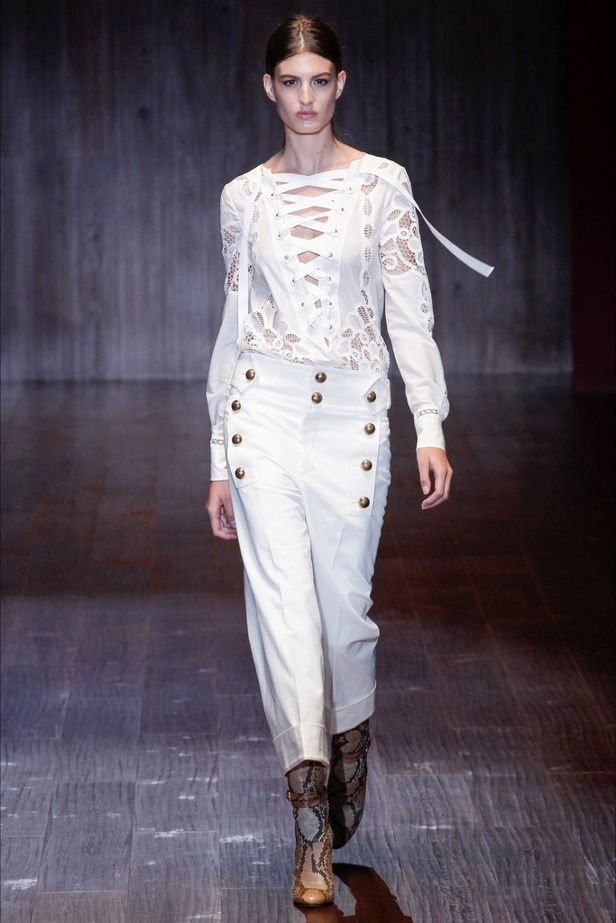 Gucci تمرد السبعينيات بألوان نارية!