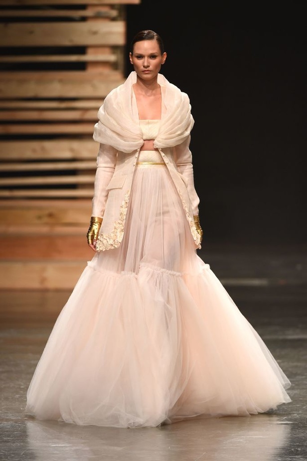 Ezra يتوّج امرأته ملكة على عرش الأناقة