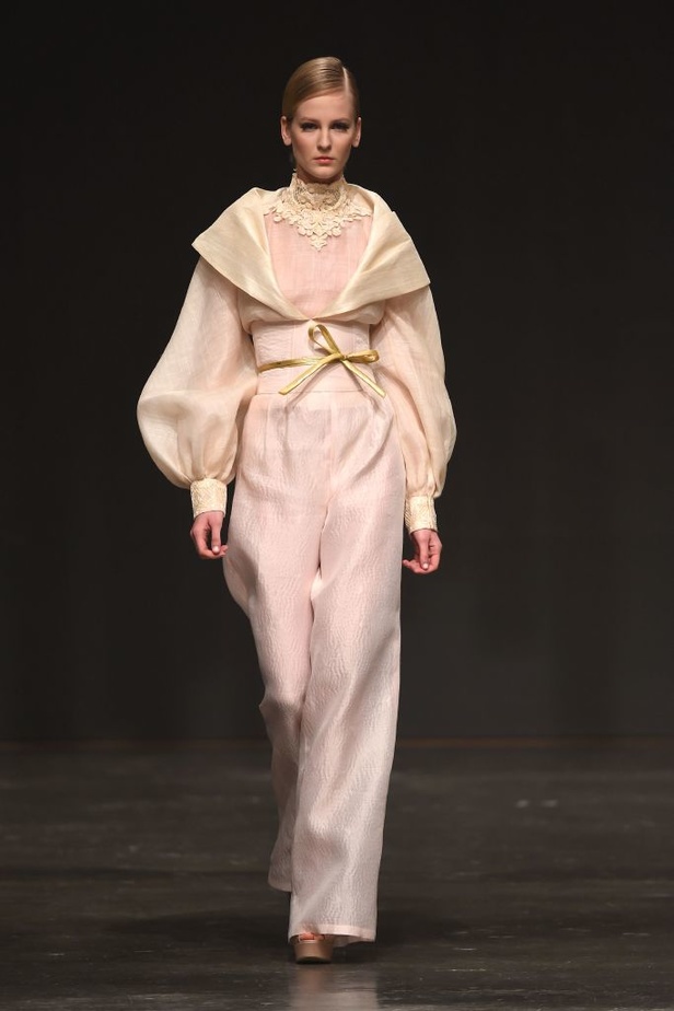 Ezra يتوّج امرأته ملكة على عرش الأناقة