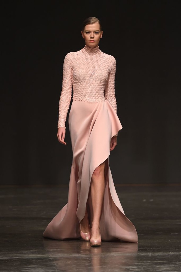 Ezra يتوّج امرأته ملكة على عرش الأناقة