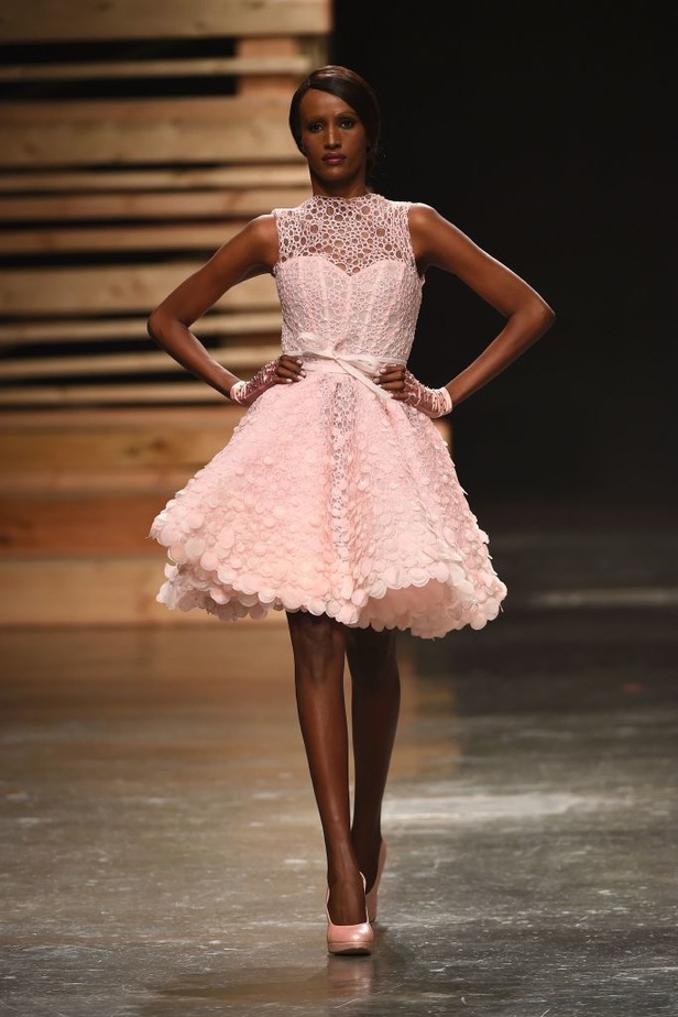 Ezra يتوّج امرأته ملكة على عرش الأناقة