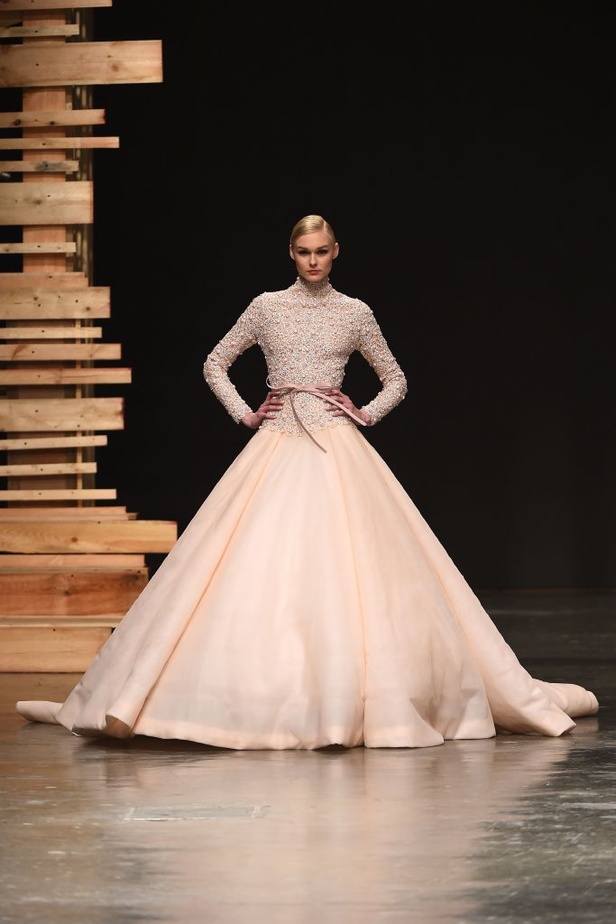 Ezra يتوّج امرأته ملكة على عرش الأناقة