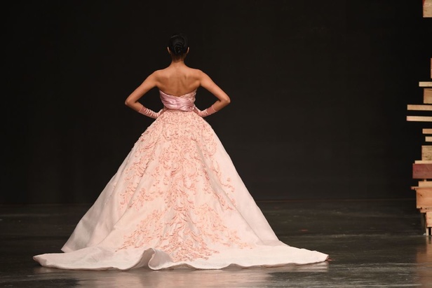 Ezra يتوّج امرأته ملكة على عرش الأناقة