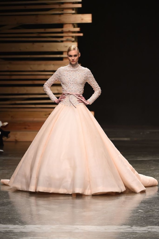 Ezra يتوّج امرأته ملكة على عرش الأناقة