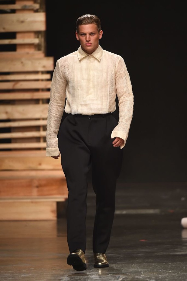 Ezra يتوّج امرأته ملكة على عرش الأناقة