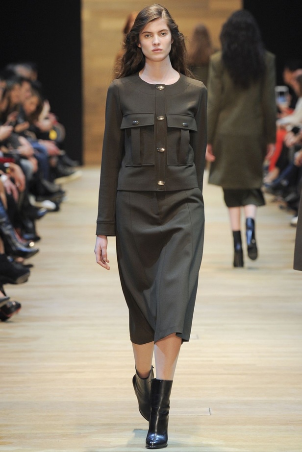 Guy Laroche قصات عسكرية بأسلوب أنثوي