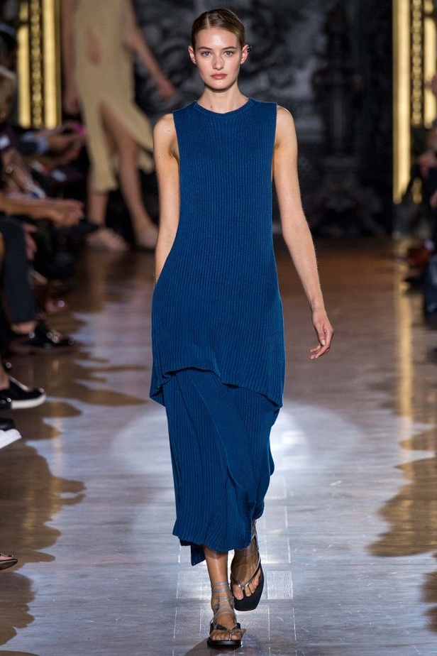 Stella McCartney تنقلنا إلى عالم الأحلام