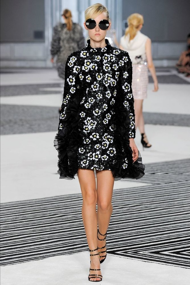 Giambattista Valli حلم صيفي لموسم خريفي بارد