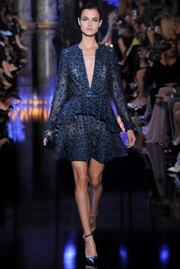 Elie Saab  يُدخلنا قصر الأنوار!