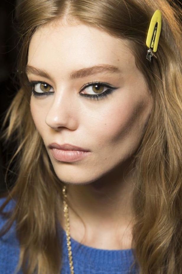 عرض دار ازياء فيرساتشي لخريف وشتاء 2016-2017