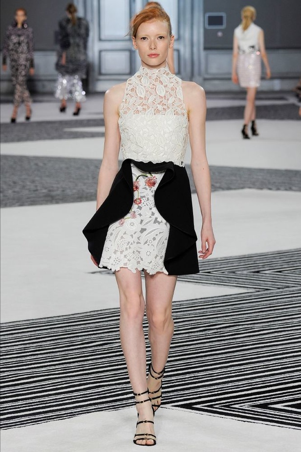 Giambattista Valli حلم صيفي لموسم خريفي بارد