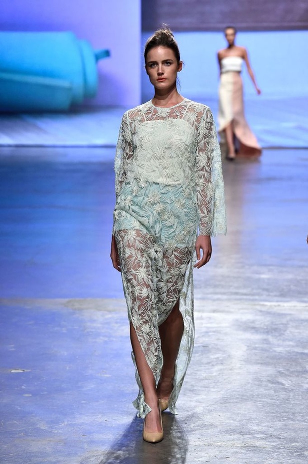 عرض ازياء MADIYAH AL SHARQI لربيع و صيف 2016