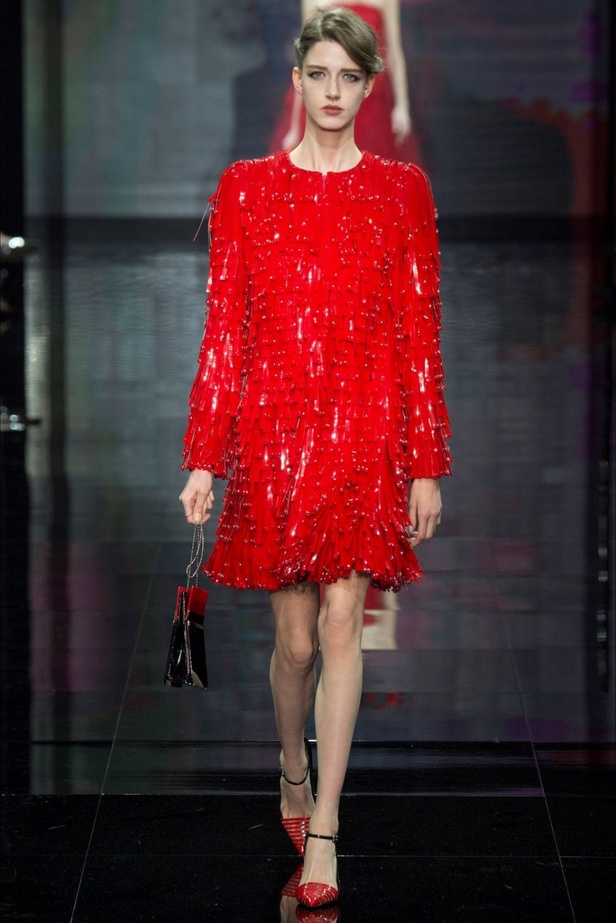 إحتفال مبكر  بعيد الحب في عرض Armani Prive!