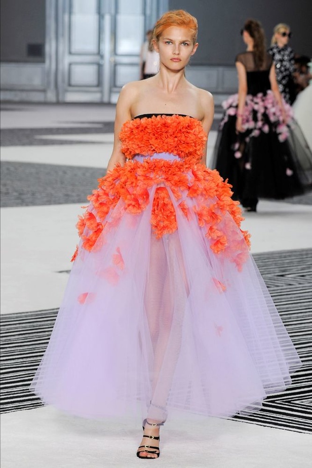 Giambattista Valli حلم صيفي لموسم خريفي بارد