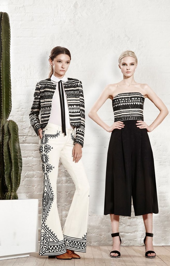 التطريز اليدوي والجينز الواسع يزيّنان مجموعة Alice and Olivia