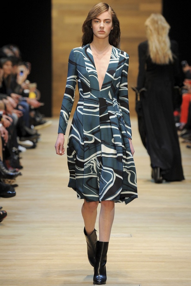 Guy Laroche قصات عسكرية بأسلوب أنثوي