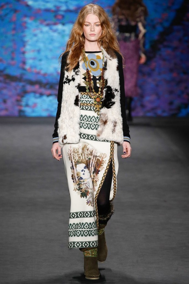 Anna Sui تعيد إبتكار الفولكلور على طريقتها